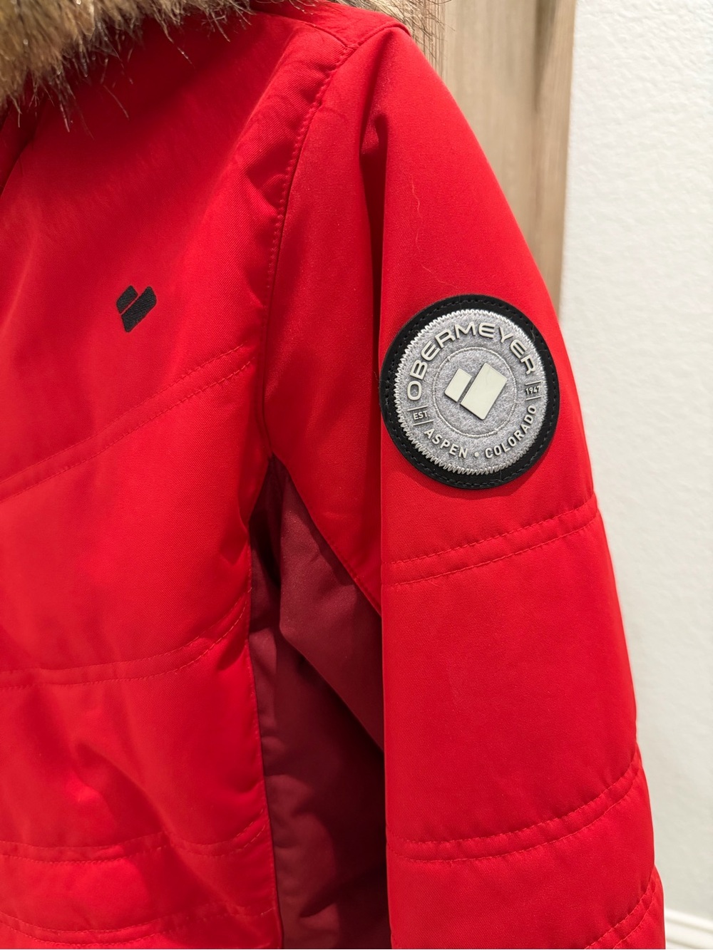 Obermeyer Red Ski Jacket with Faux Fur Trim - Picture 4 of 8